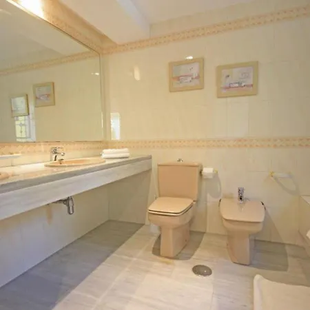 Belvilla By Oyo Golden House *